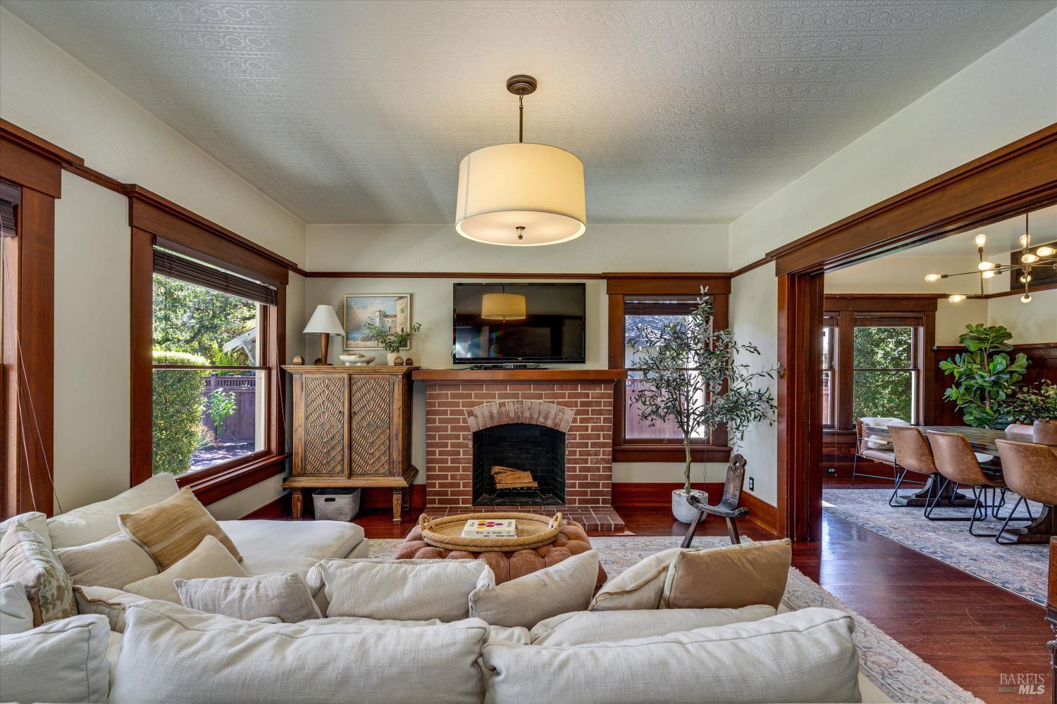 Detail Gallery Image 6 of 43 For 230 E Napa St, Sonoma,  CA 95476 - 3 Beds | 3/1 Baths