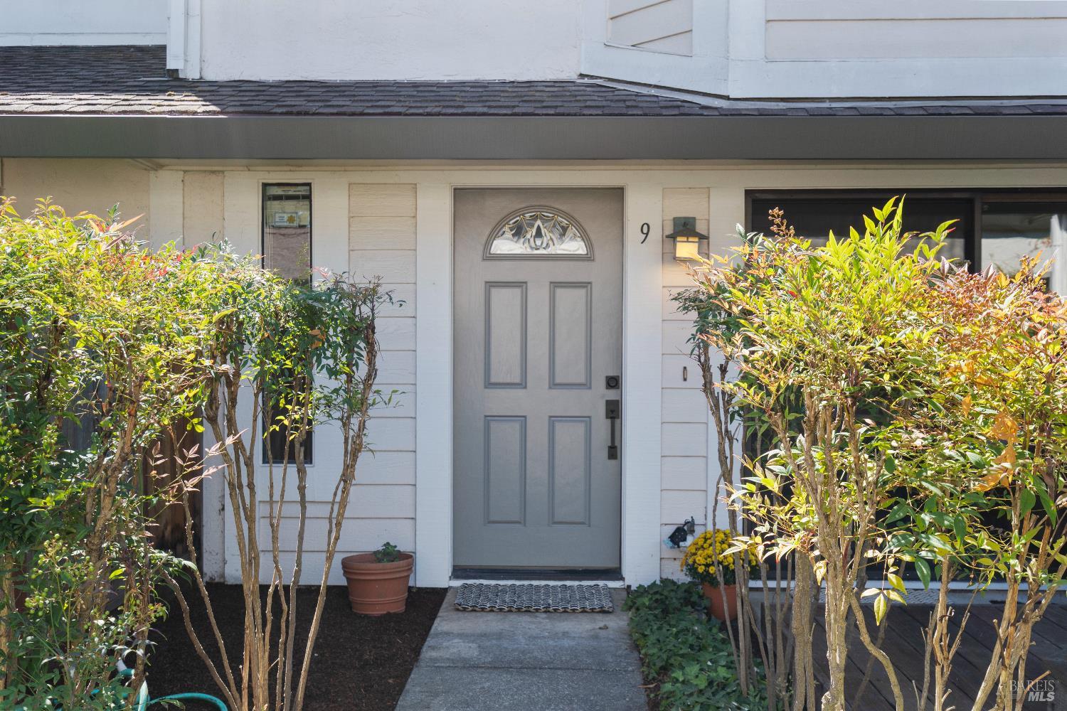 Detail Gallery Image 2 of 37 For 9 Village Ct, San Rafael,  CA 94903 - 3 Beds | 2/1 Baths