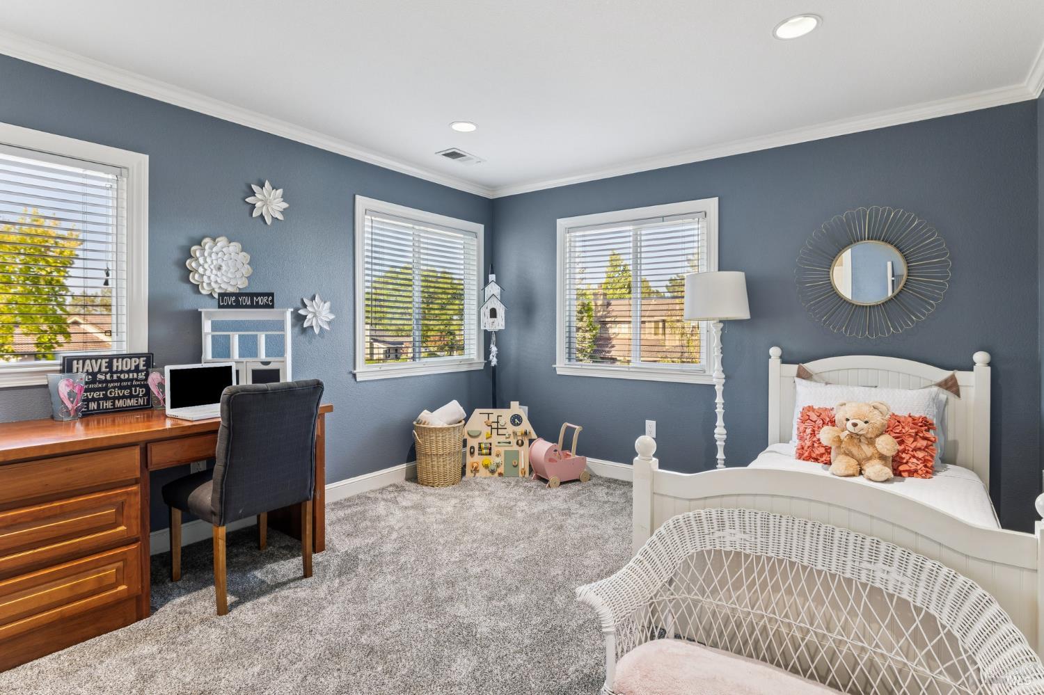 Detail Gallery Image 49 of 76 For 16 Fontana Ct, Novato,  CA 94945 - 5 Beds | 3/1 Baths