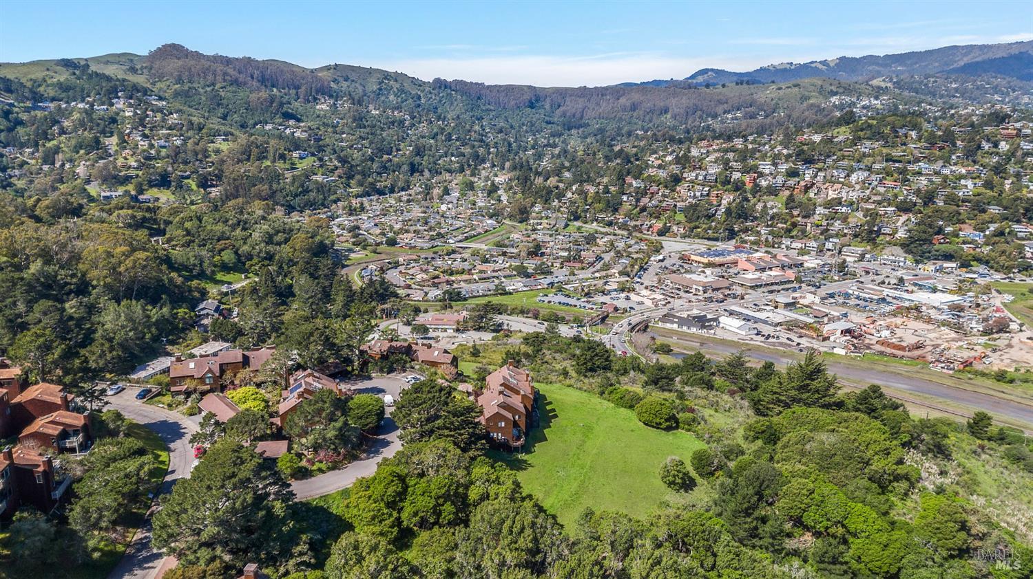 Detail Gallery Image 36 of 47 For 12 Ridgeview Ct, Sausalito,  CA 94965 - 2 Beds | 2/1 Baths