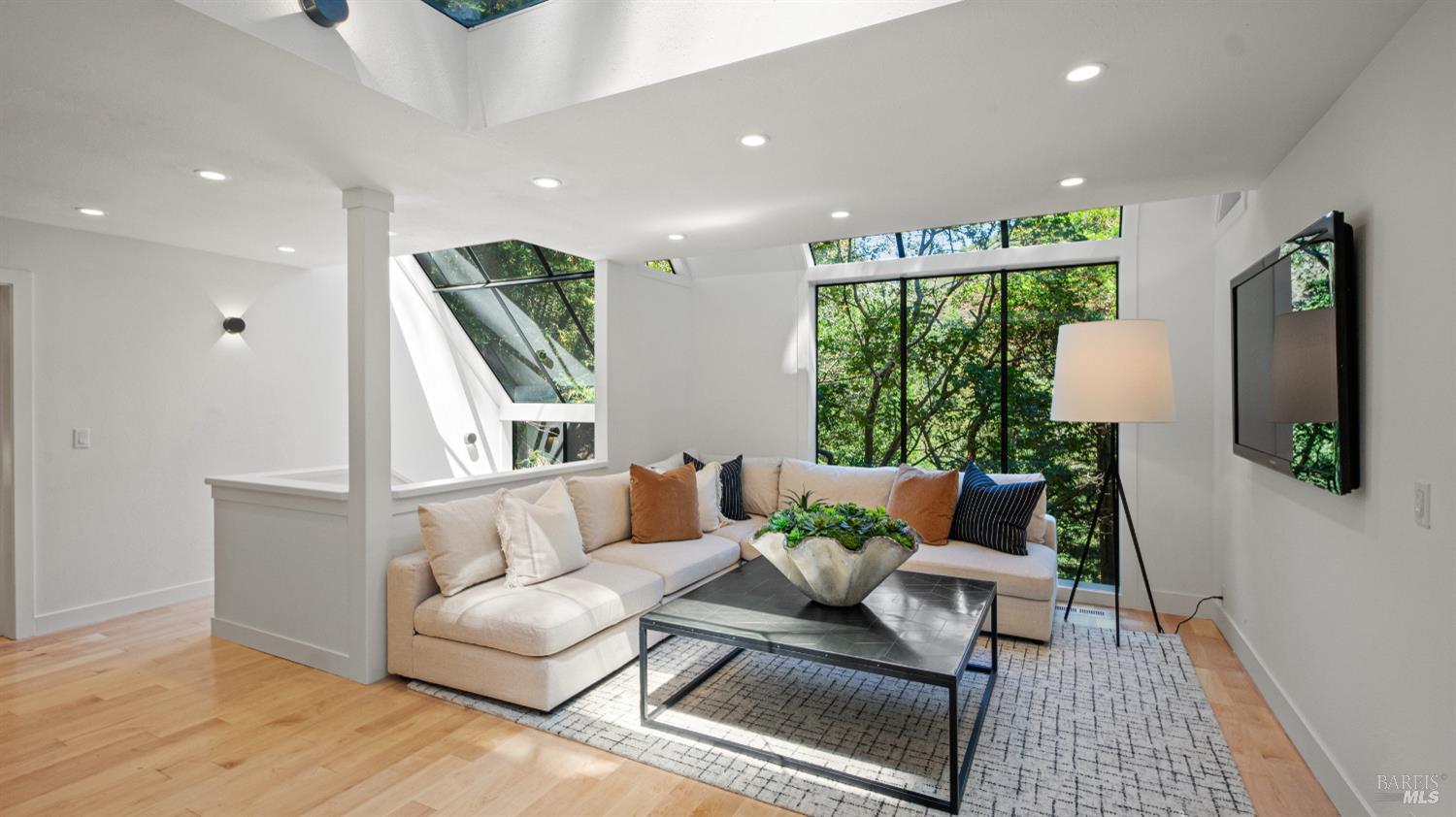 Detail Gallery Image 15 of 52 For 580 Ralston Ave, Mill Valley,  CA 94941 - 4 Beds | 3 Baths