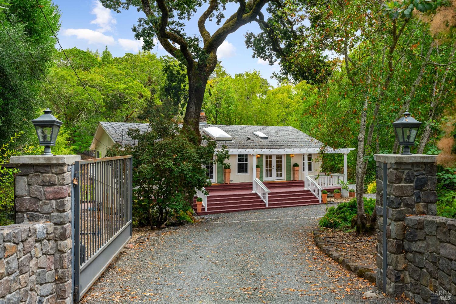 Detail Gallery Image 2 of 39 For 4300 Warm Springs Rd, Glen Ellen,  CA 95442 - 4 Beds | 2 Baths
