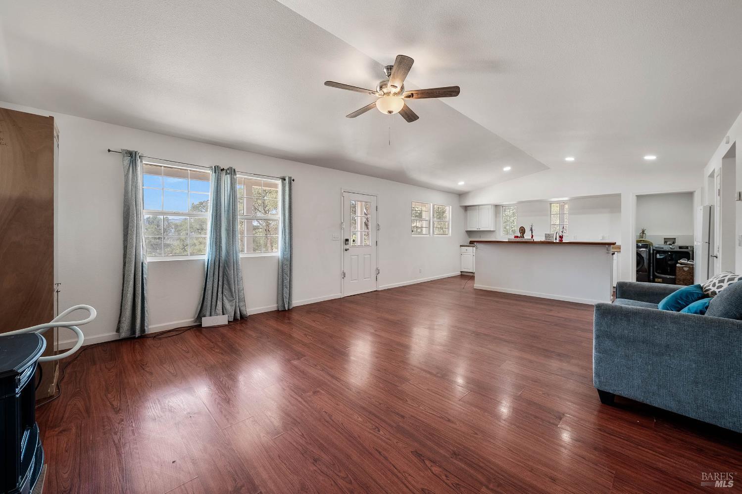 Detail Gallery Image 14 of 42 For 21710 E Highway 20 Hwy, Clearlake Oaks,  CA 95423 - 2 Beds | 1 Baths