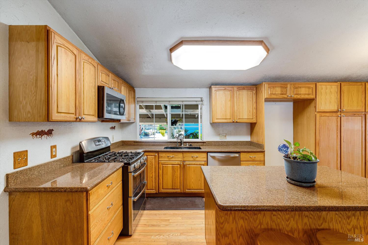 Detail Gallery Image 24 of 92 For 524 Mountain View Ave, Santa Rosa,  CA 95407 - 2 Beds | 2 Baths