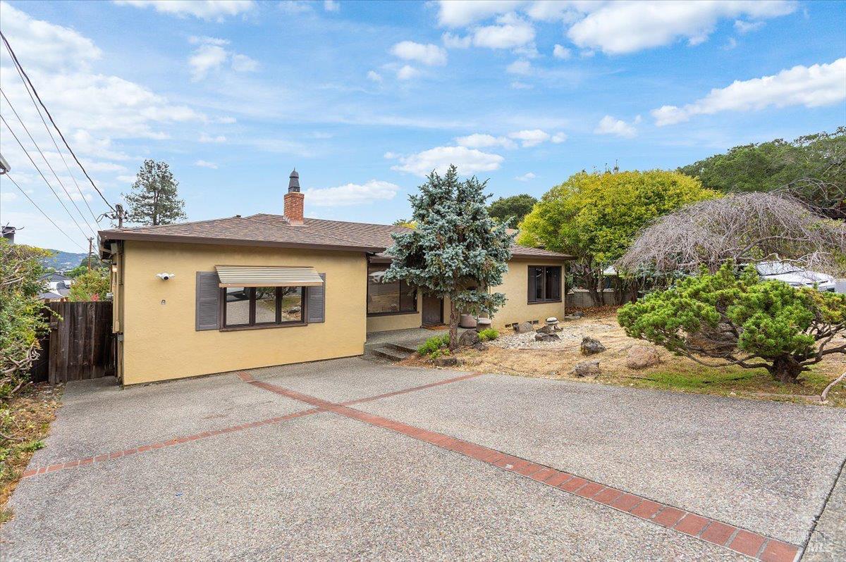 Detail Gallery Image 2 of 24 For 10 Hazel Ct, San Rafael,  CA 94901 - 2 Beds | 2 Baths