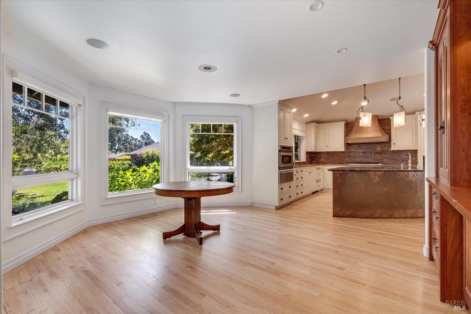 Detail Gallery Image 7 of 49 For 1549 E Napa St, Sonoma,  CA 95476 - 3 Beds | 2 Baths
