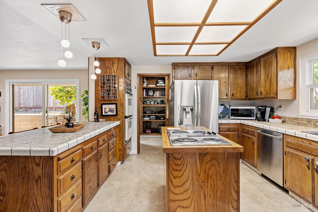 Detail Gallery Image 3 of 74 For 2321 Sunrise Ave, Santa Rosa,  CA 95409 - 3 Beds | 2 Baths