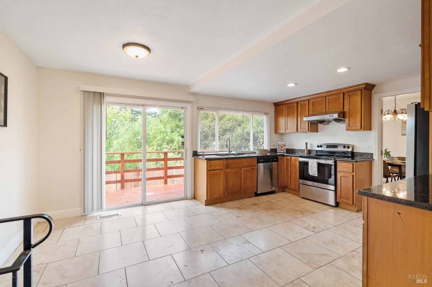 Detail Gallery Image 15 of 41 For 201 Tamalpais Dr, Vallejo,  CA 94589 - 4 Beds | 2/1 Baths