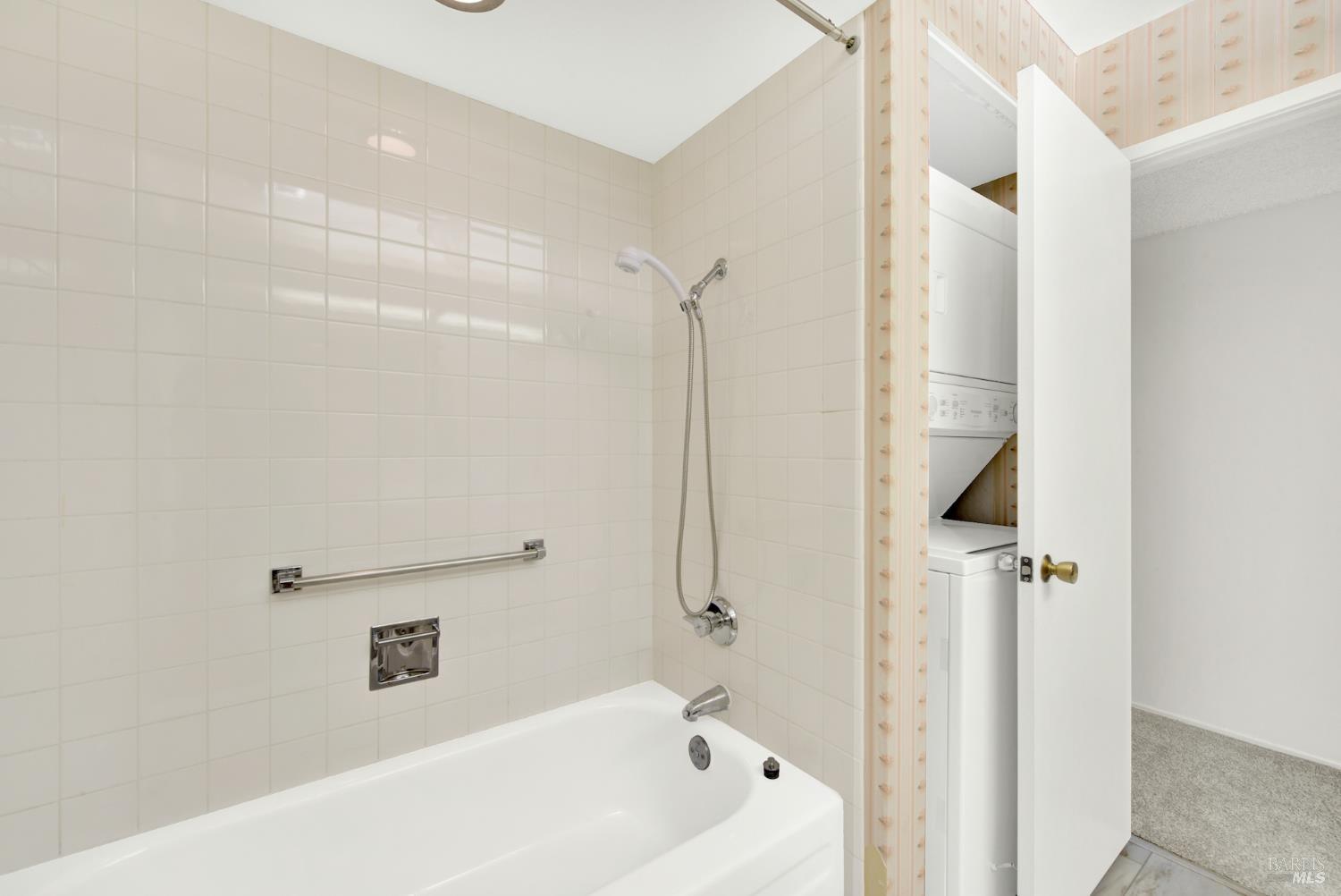 Detail Gallery Image 21 of 29 For 1621 Ptarmigan Dr 3c,  Walnut Creek,  CA 94595 - 2 Beds | 2 Baths