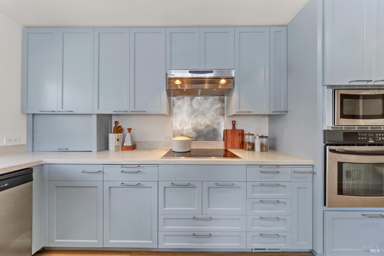 Detail Gallery Image 14 of 47 For 254 Riviera Cir, Larkspur,  CA 94939 - 3 Beds | 2/1 Baths