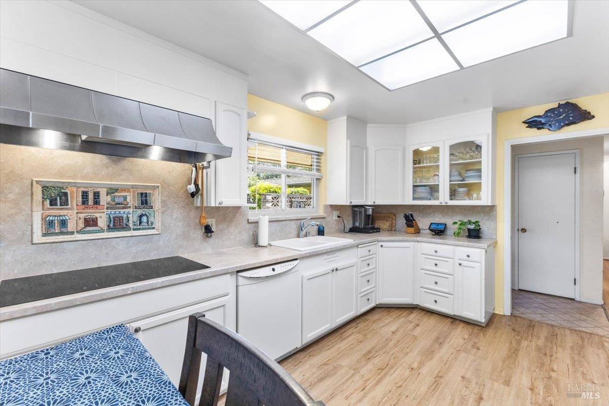 Detail Gallery Image 4 of 33 For 442 Las Casitas Ct a,  Santa Rosa,  CA 95403 - 2 Beds | 2 Baths