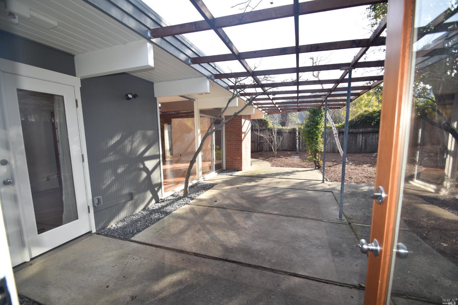 Detail Gallery Image 21 of 46 For 2151 Elderberry Ln, San Rafael,  CA 94903 - 3 Beds | 2 Baths