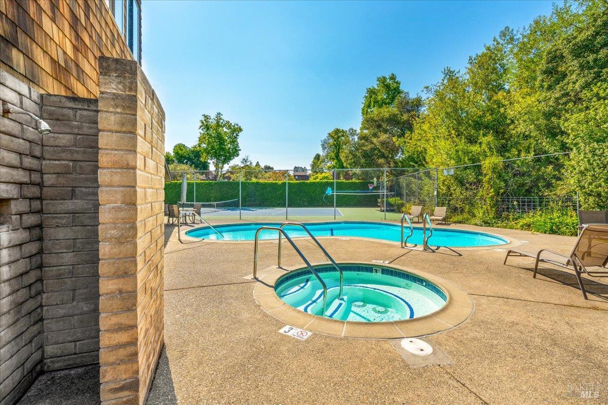 Detail Gallery Image 31 of 34 For 1 Freedom Ln, Petaluma,  CA 94952 - 2 Beds | 2/1 Baths