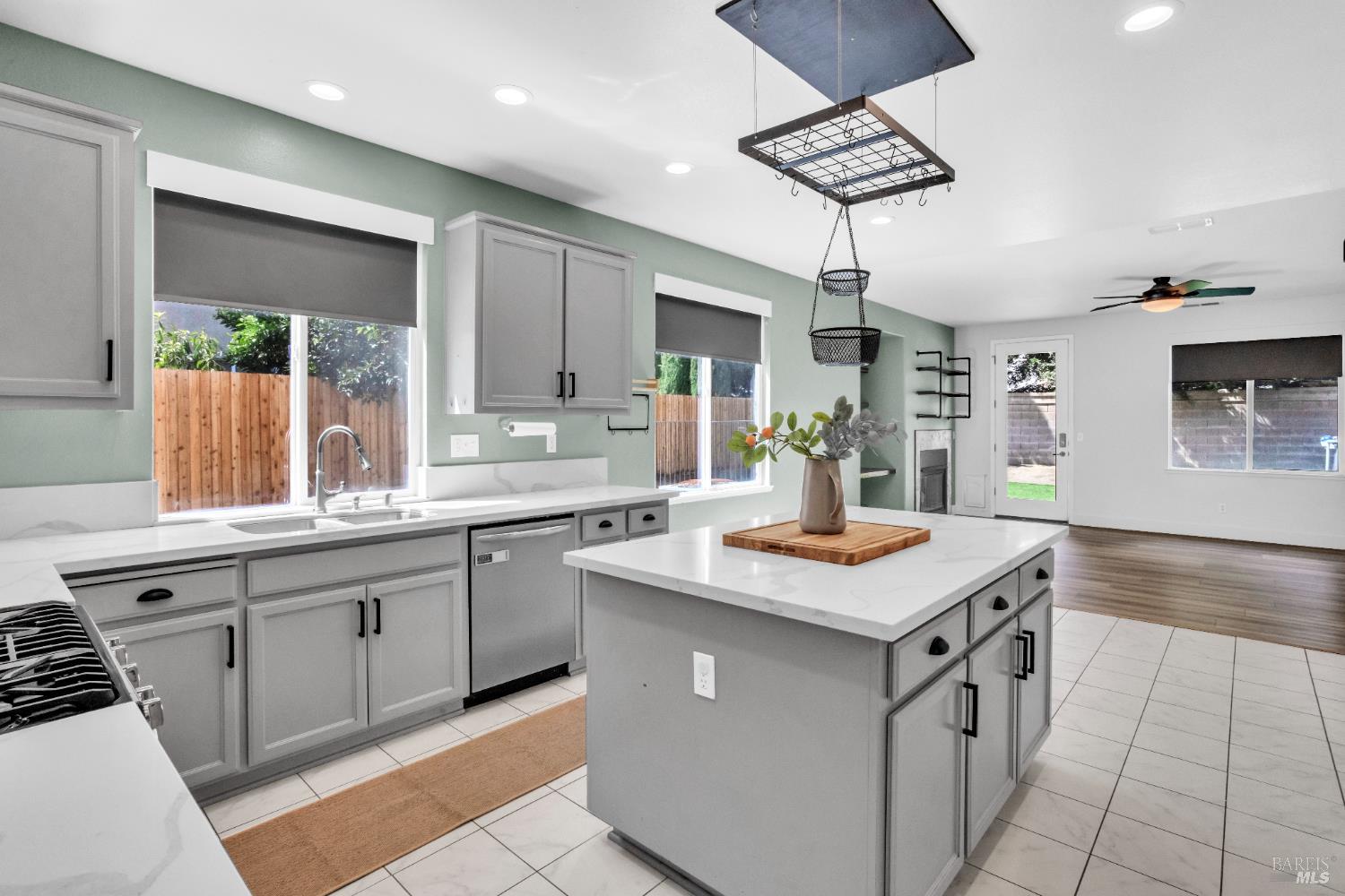 Detail Gallery Image 33 of 44 For 2040 Mariposa Dr, Dixon,  CA 95620 - 4 Beds | 2/1 Baths
