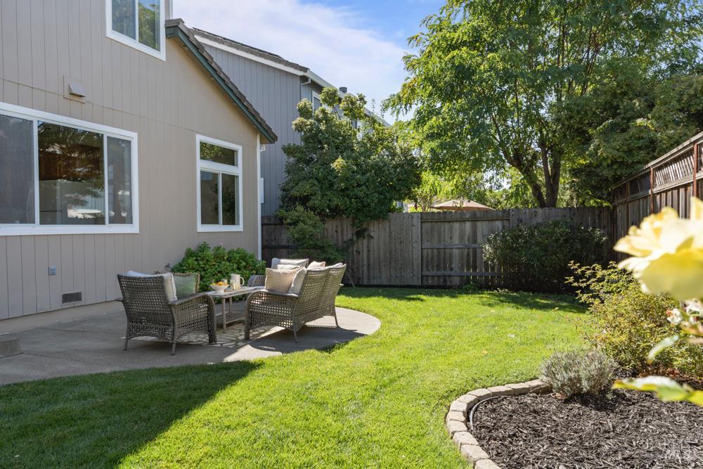 Detail Gallery Image 34 of 39 For 8011 Mammoth Dr, Rohnert Park,  CA 94928 - 3 Beds | 2/1 Baths