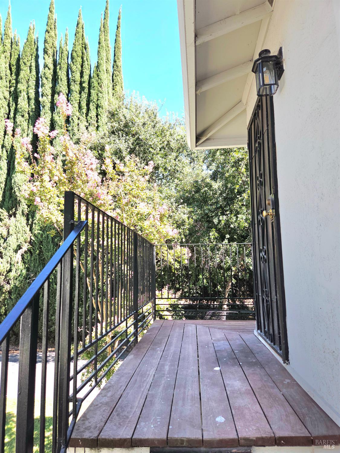 Detail Gallery Image 5 of 24 For 140 Del Rio Ct #4,  Vacaville,  CA 95687 - 3 Beds | 1 Baths