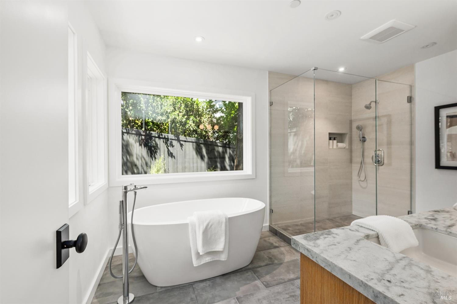 Detail Gallery Image 34 of 72 For 402 Alexander Ave, Larkspur,  CA 94939 - 5 Beds | 3/1 Baths