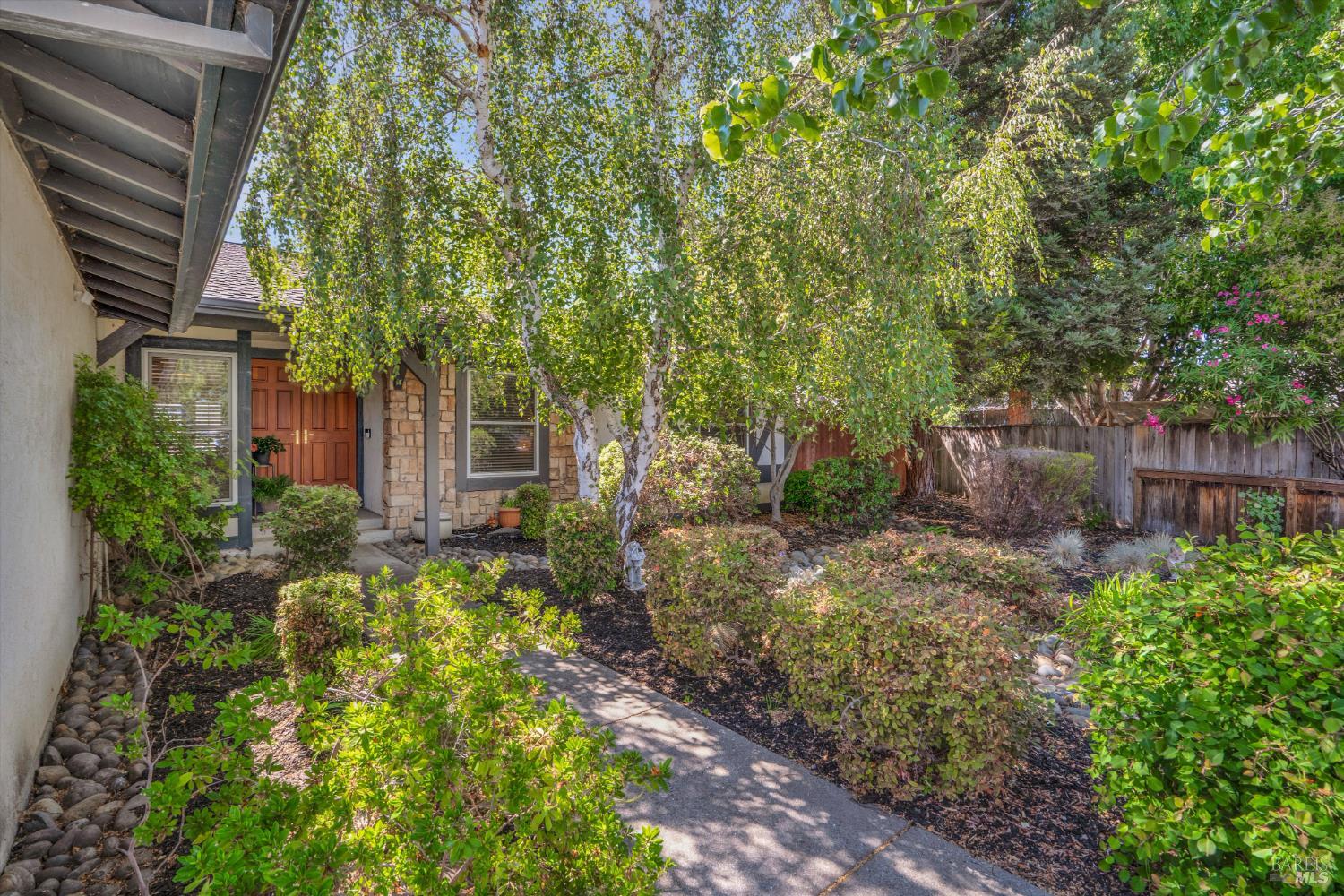 Detail Gallery Image 3 of 46 For 636 Meadows Ct, Fairfield,  CA 94534 - 4 Beds | 3 Baths