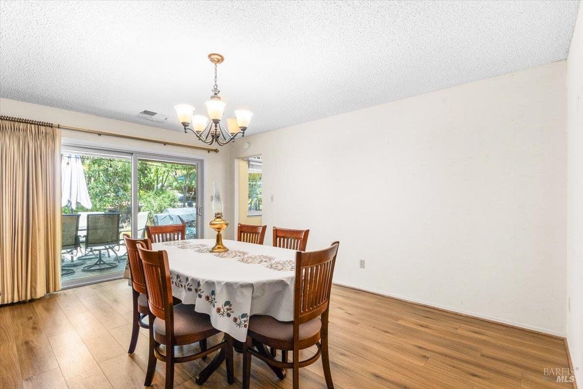 Detail Gallery Image 9 of 33 For 442 Las Casitas Ct a,  Santa Rosa,  CA 95403 - 2 Beds | 2 Baths