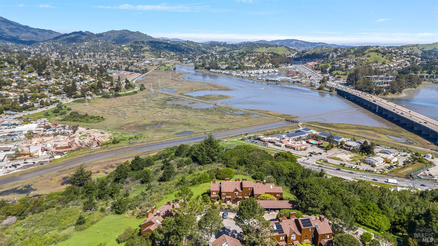 Detail Gallery Image 30 of 47 For 12 Ridgeview Ct, Sausalito,  CA 94965 - 2 Beds | 2/1 Baths