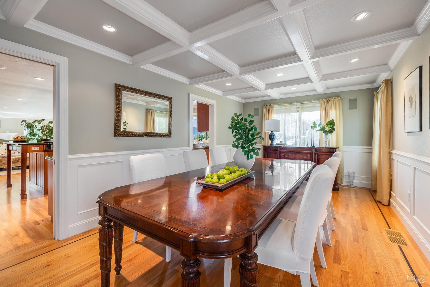 Detail Gallery Image 37 of 76 For 16 Fontana Ct, Novato,  CA 94945 - 5 Beds | 3/1 Baths