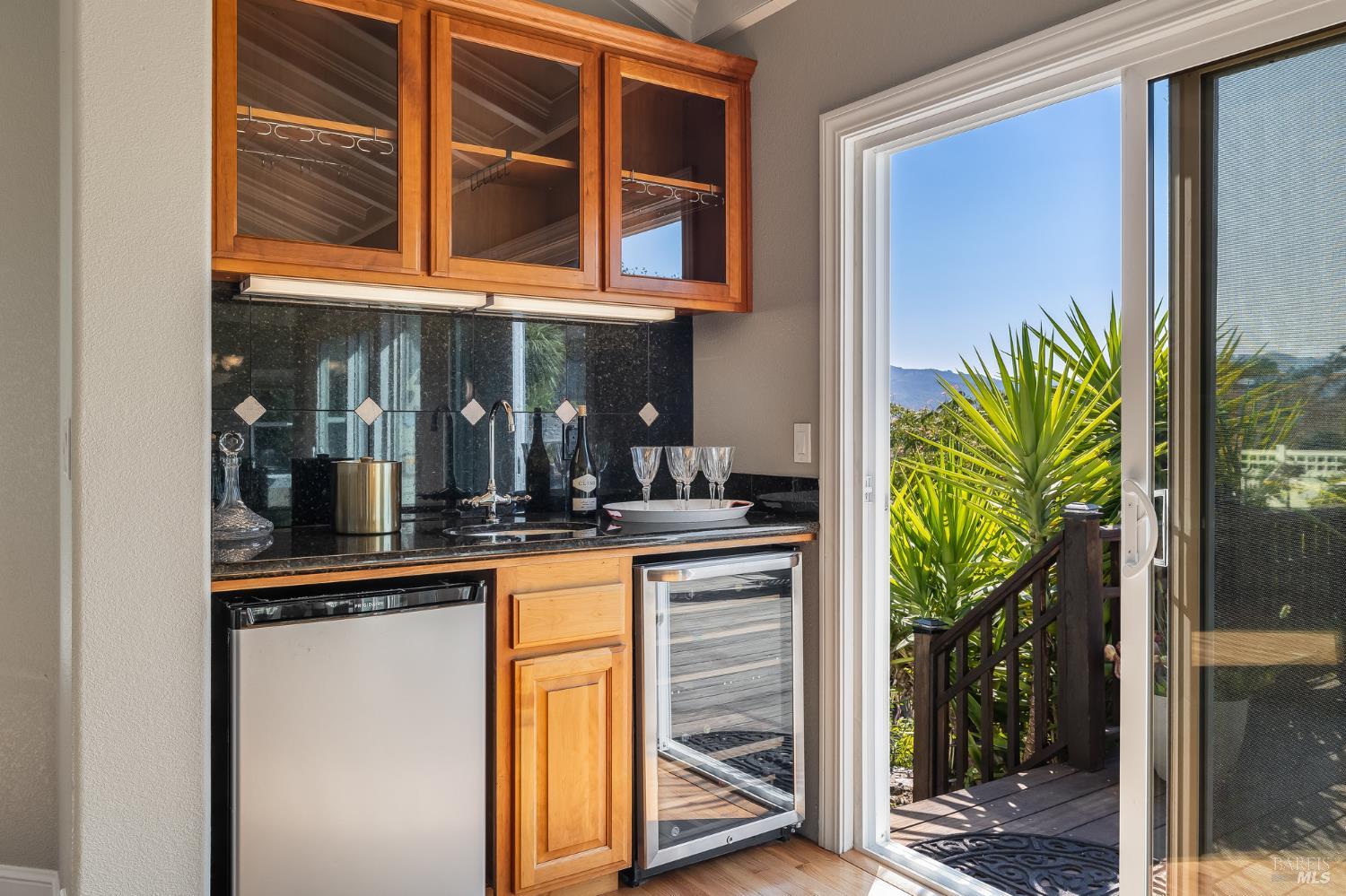 Detail Gallery Image 14 of 76 For 16 Fontana Ct, Novato,  CA 94945 - 5 Beds | 3/1 Baths