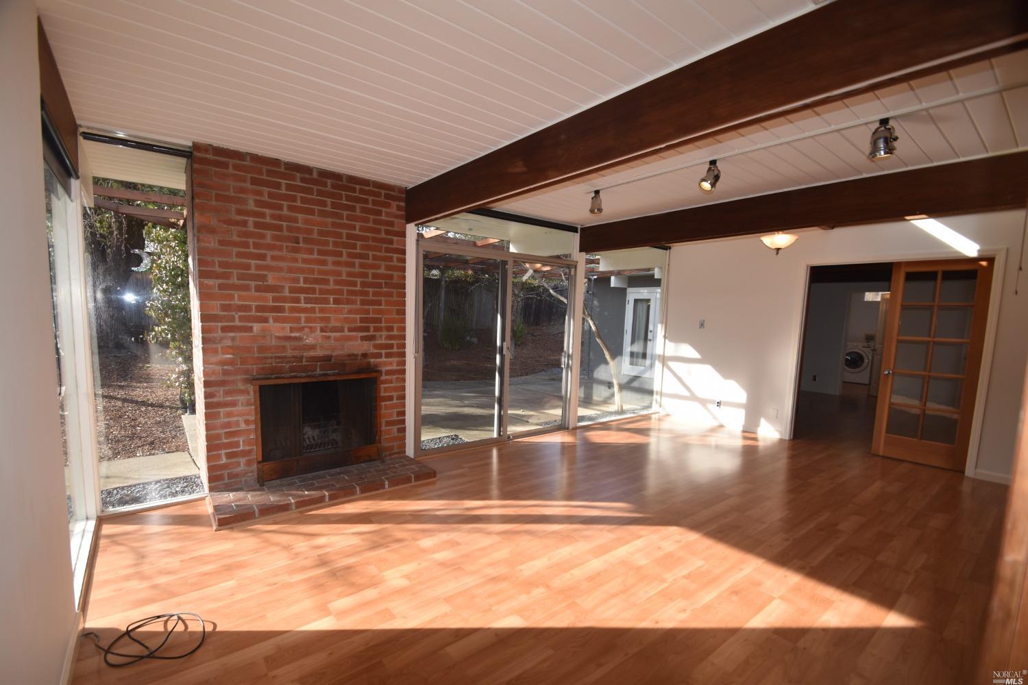 Detail Gallery Image 8 of 46 For 2151 Elderberry Ln, San Rafael,  CA 94903 - 3 Beds | 2 Baths