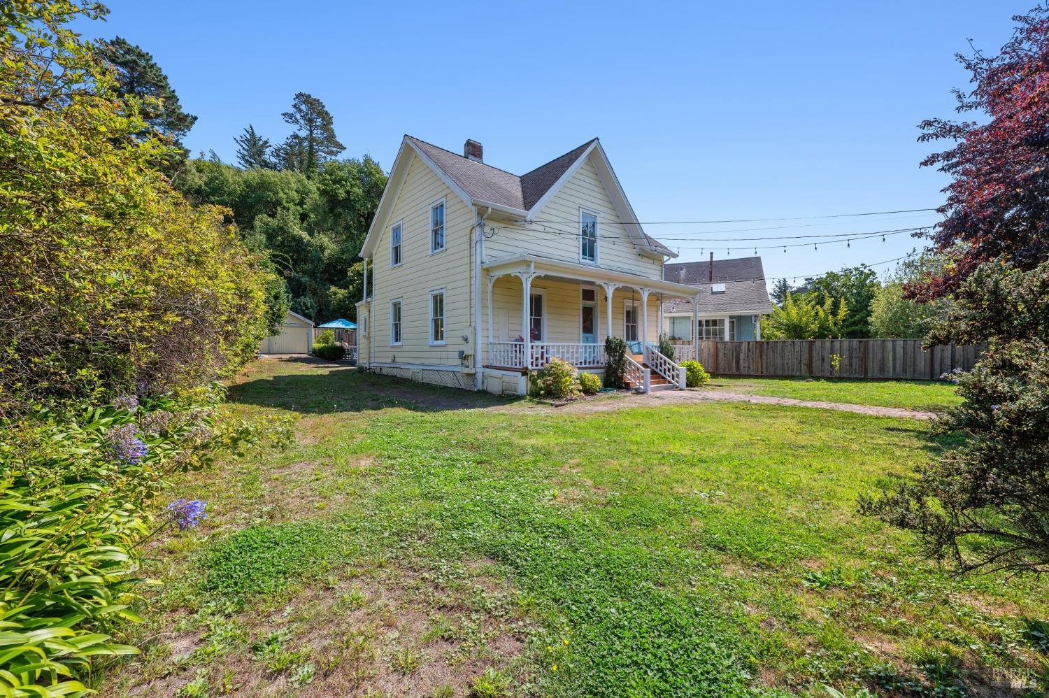 Detail Gallery Image 8 of 68 For 23 Brighton Ave, Bolinas,  CA 94924 - 9 Beds | 2/1 Baths
