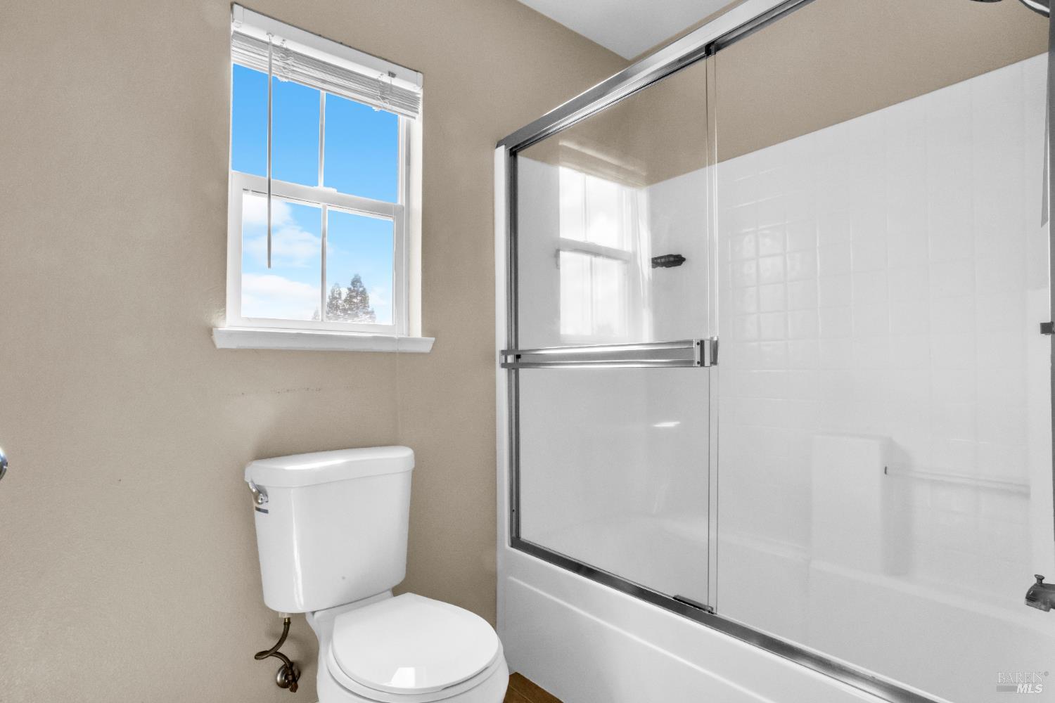 Detail Gallery Image 16 of 44 For 2040 Mariposa Dr, Dixon,  CA 95620 - 4 Beds | 2/1 Baths