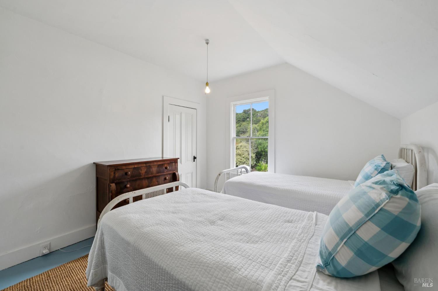 Detail Gallery Image 44 of 68 For 23 Brighton Ave, Bolinas,  CA 94924 - 9 Beds | 2/1 Baths