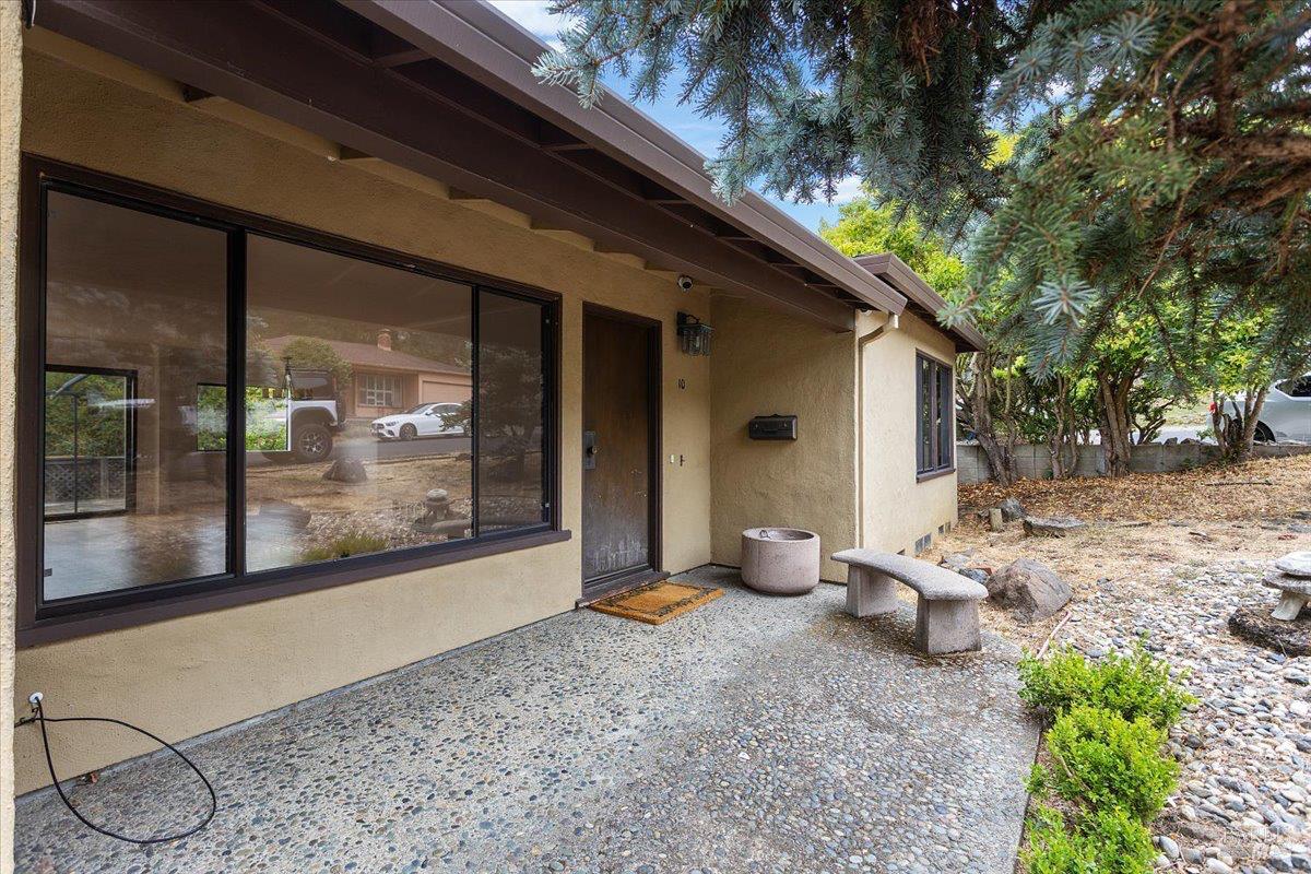 Detail Gallery Image 3 of 24 For 10 Hazel Ct, San Rafael,  CA 94901 - 2 Beds | 2 Baths