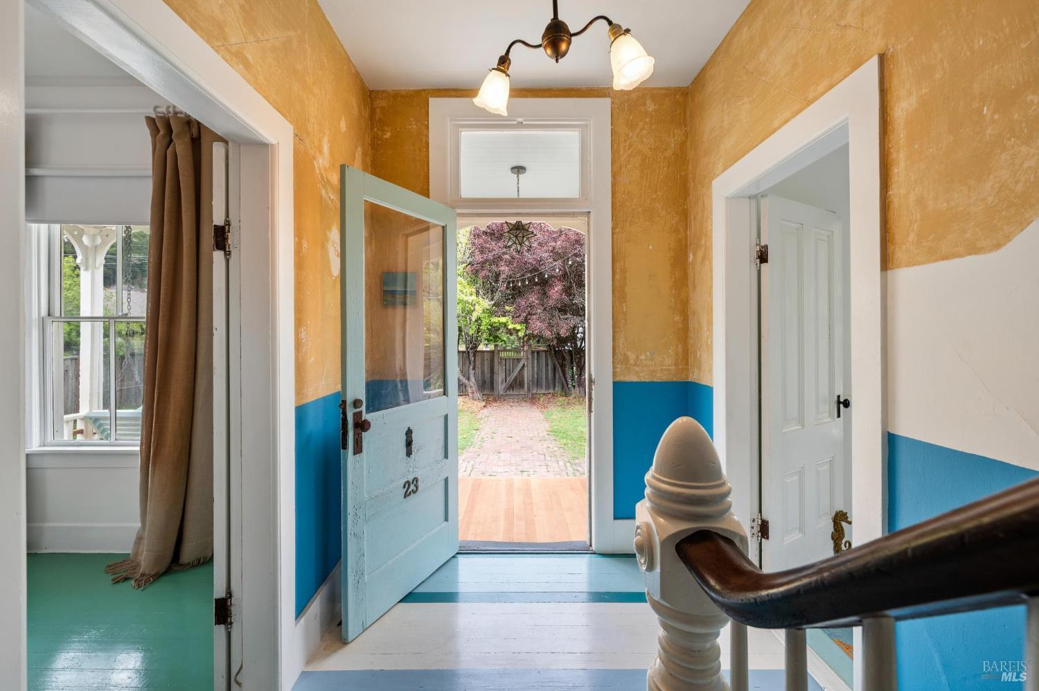 Detail Gallery Image 11 of 68 For 23 Brighton Ave, Bolinas,  CA 94924 - 9 Beds | 2/1 Baths