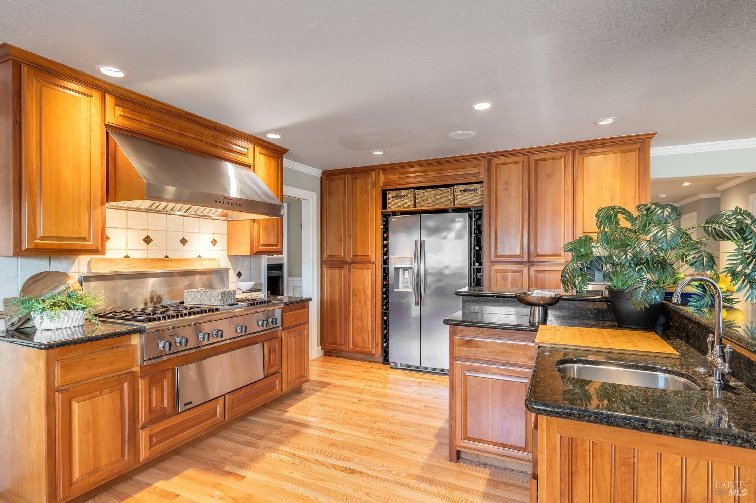 Detail Gallery Image 35 of 76 For 16 Fontana Ct, Novato,  CA 94945 - 5 Beds | 3/1 Baths