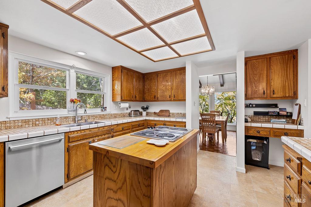 Detail Gallery Image 36 of 74 For 2321 Sunrise Ave, Santa Rosa,  CA 95409 - 3 Beds | 2 Baths