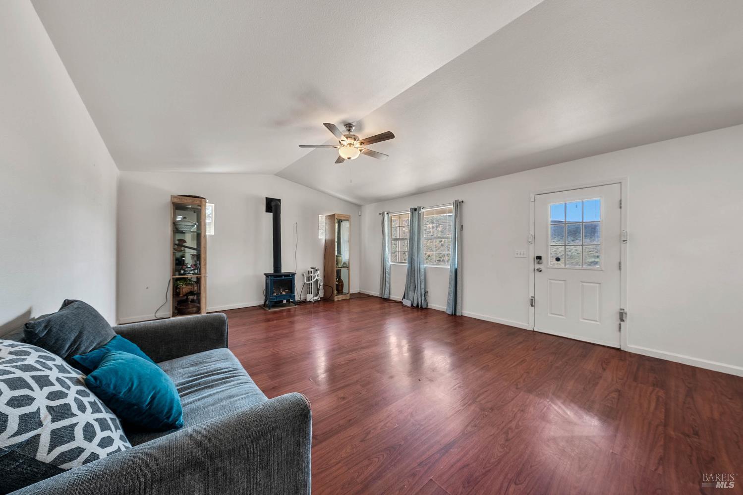 Detail Gallery Image 13 of 42 For 21710 E Highway 20 Hwy, Clearlake Oaks,  CA 95423 - 2 Beds | 1 Baths