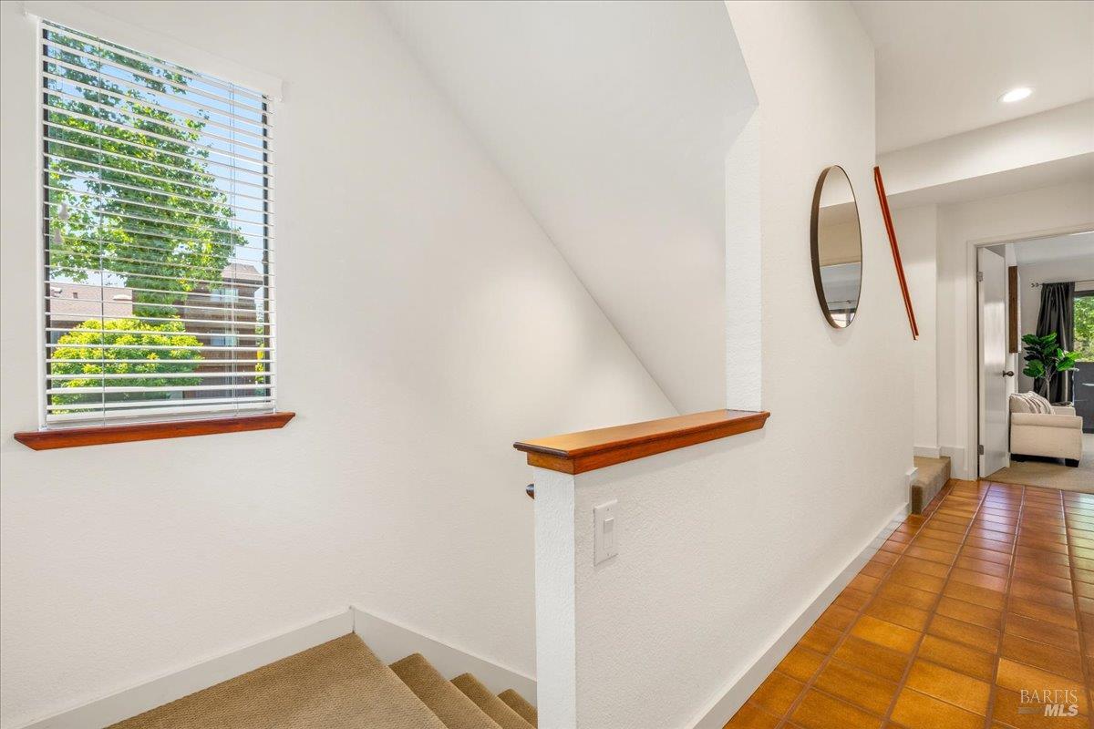 Detail Gallery Image 17 of 34 For 1 Freedom Ln, Petaluma,  CA 94952 - 2 Beds | 2/1 Baths