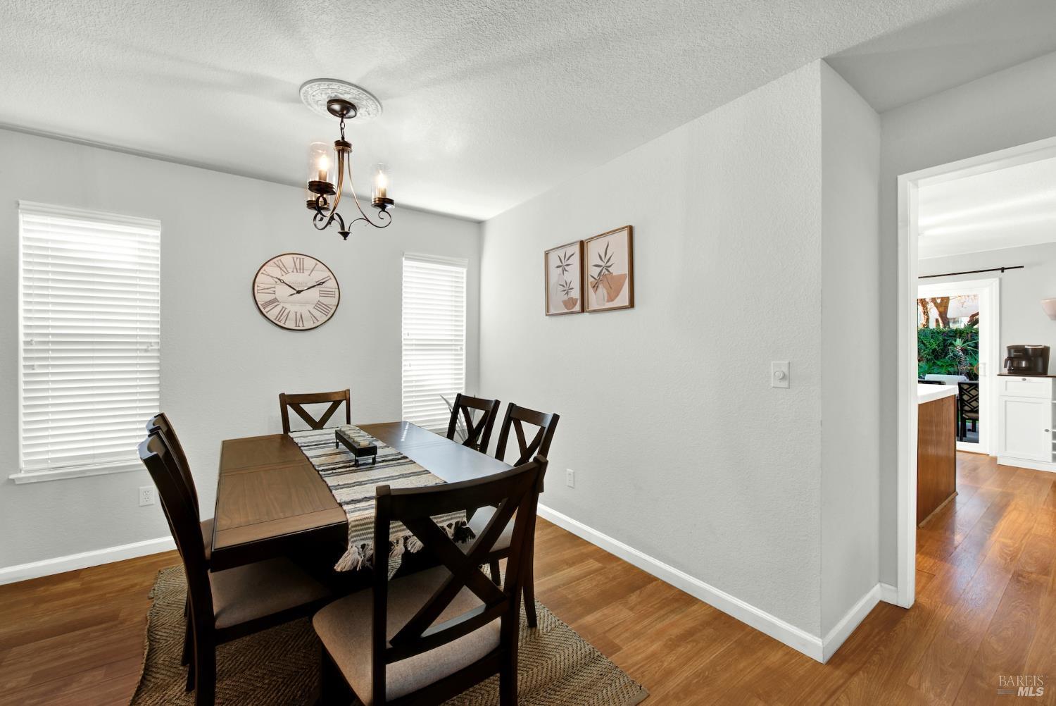 Detail Gallery Image 10 of 39 For 206 Colby Dr, Vacaville,  CA 95687 - 3 Beds | 2/1 Baths