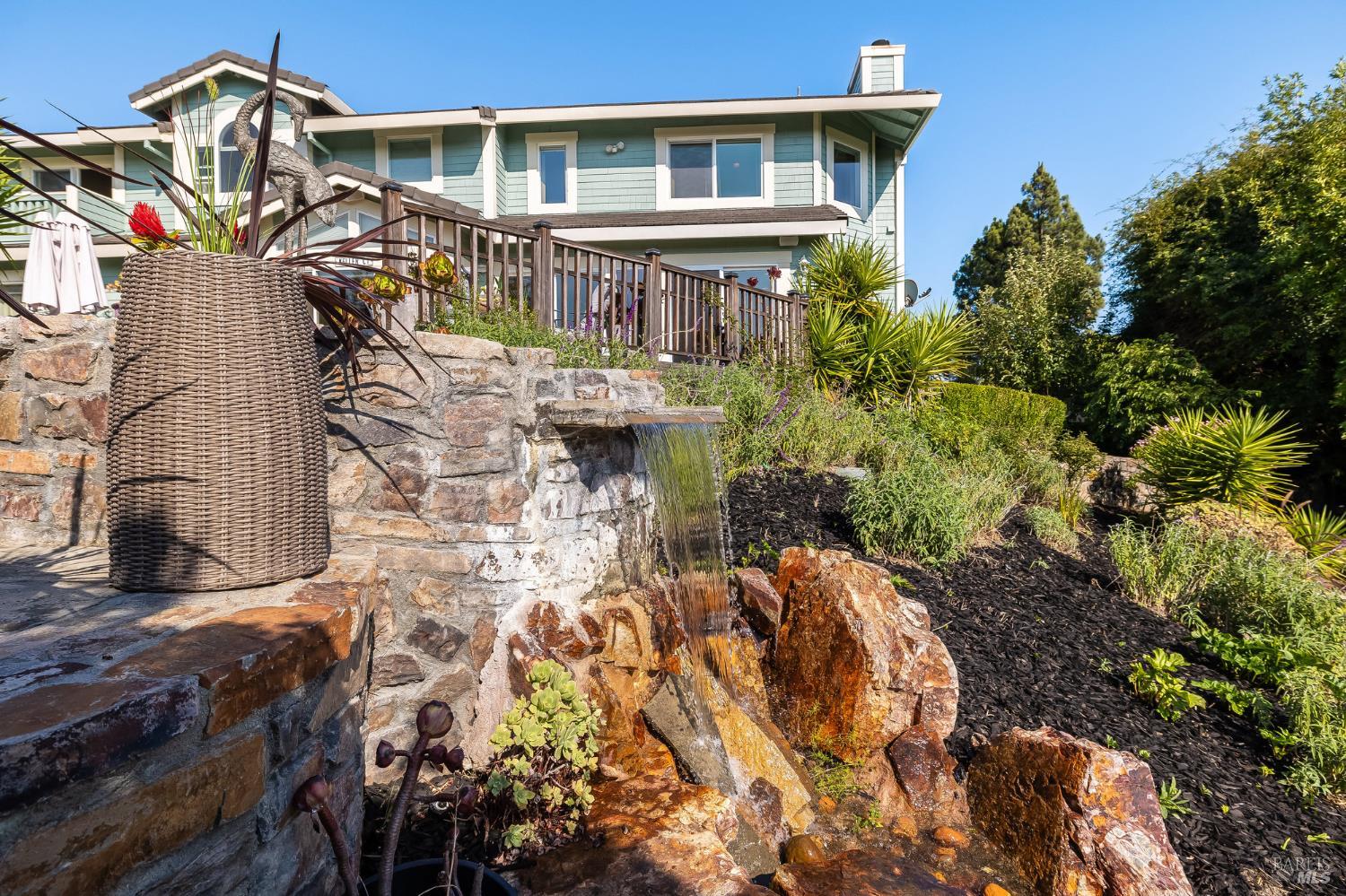 Detail Gallery Image 26 of 76 For 16 Fontana Ct, Novato,  CA 94945 - 5 Beds | 3/1 Baths