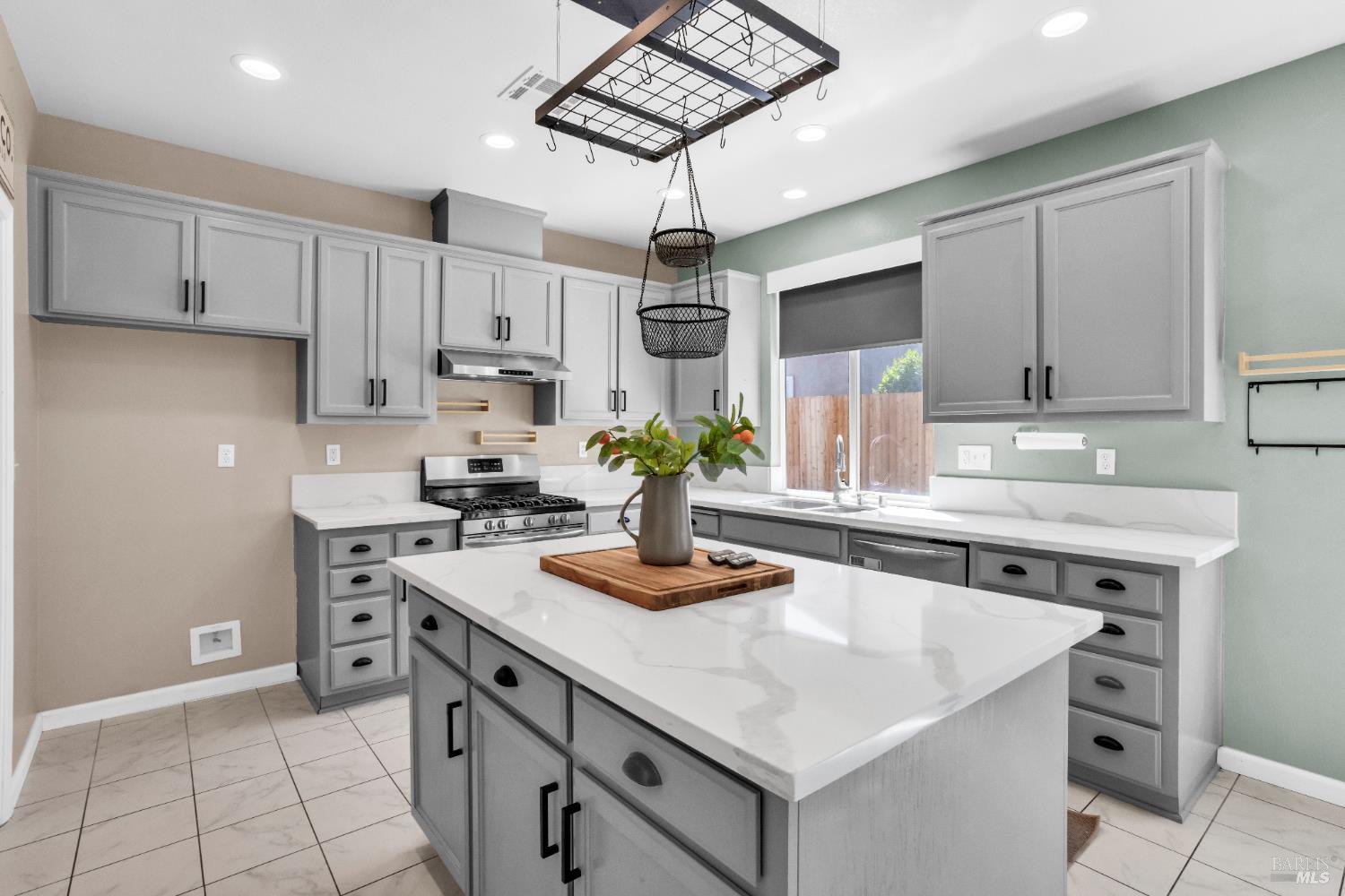 Detail Gallery Image 32 of 44 For 2040 Mariposa Dr, Dixon,  CA 95620 - 4 Beds | 2/1 Baths