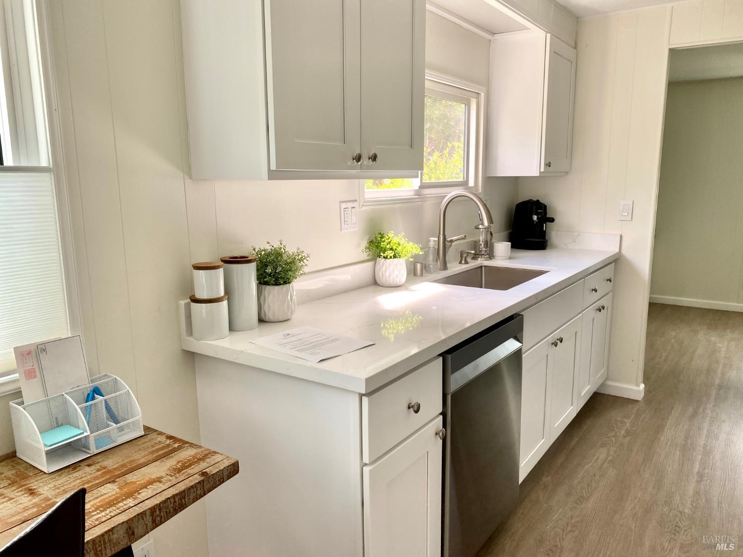 Detail Gallery Image 5 of 22 For 504 Vera Cruz Ave, Novato,  CA 94949 - 2 Beds | 2 Baths