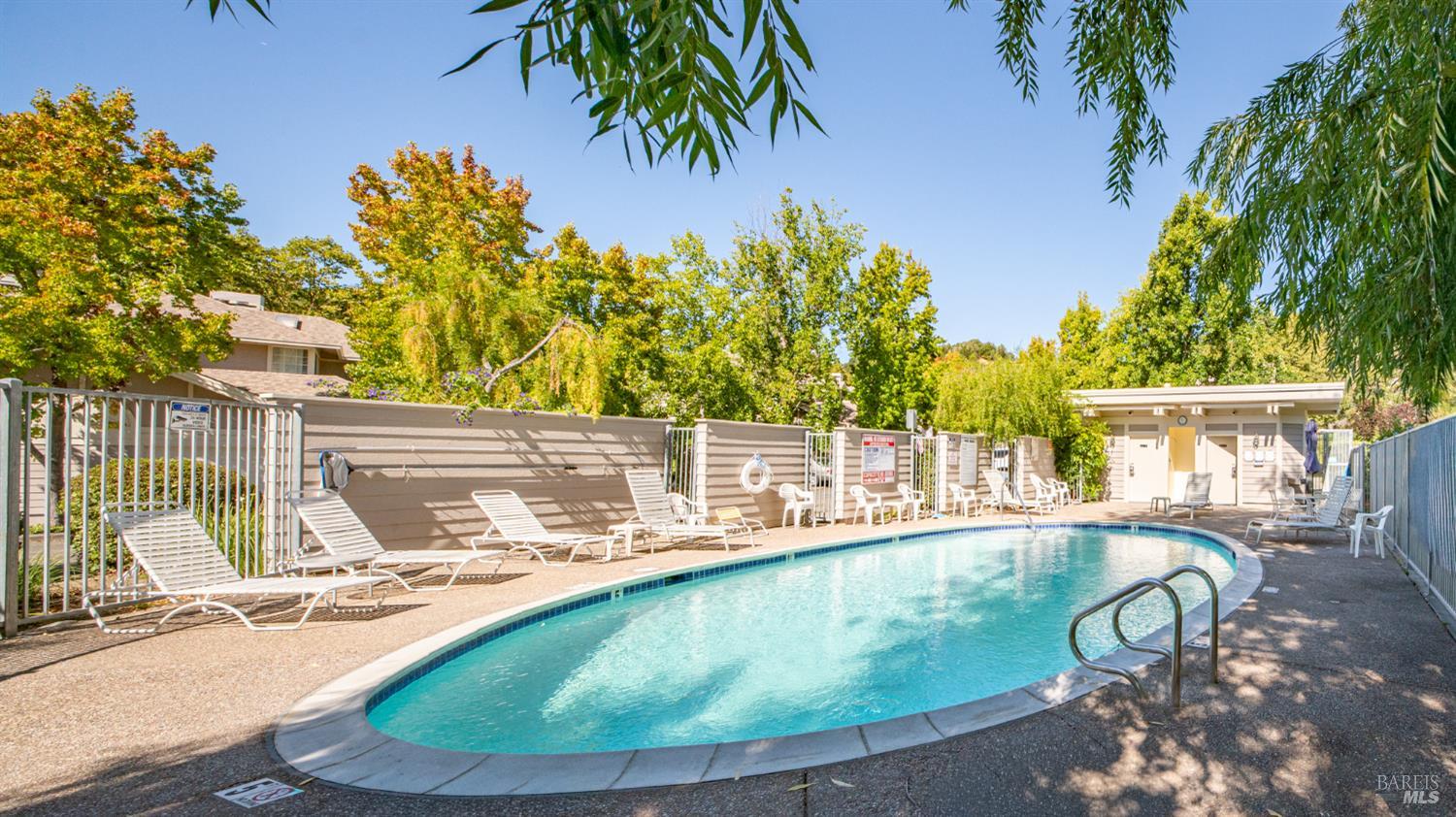 Detail Gallery Image 21 of 36 For 4 Bridle Path Ln, Novato,  CA 94945 - 2 Beds | 1 Baths