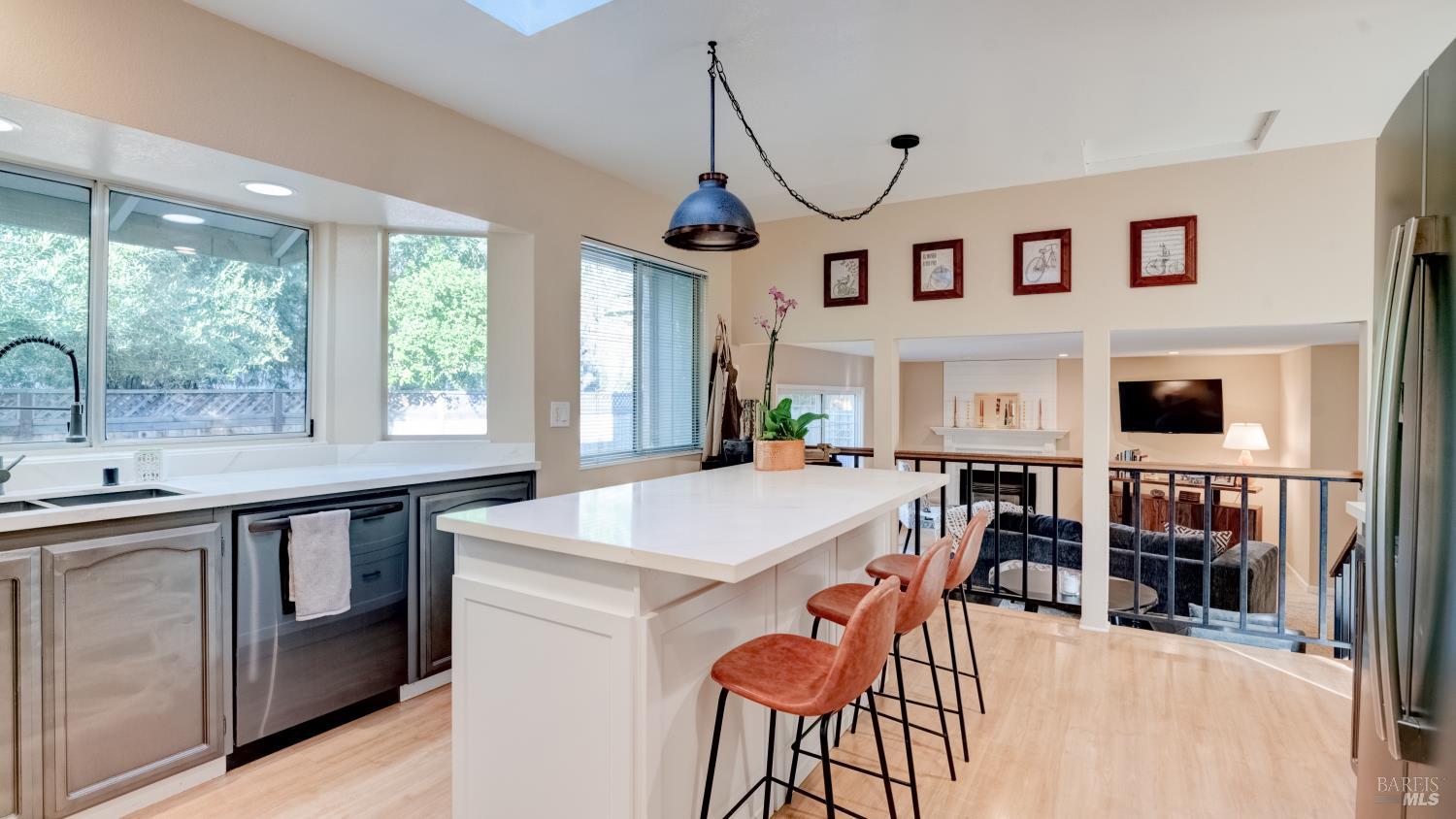 Detail Gallery Image 15 of 73 For 5270 Arnica Way, Santa Rosa,  CA 95403 - 4 Beds | 2/1 Baths