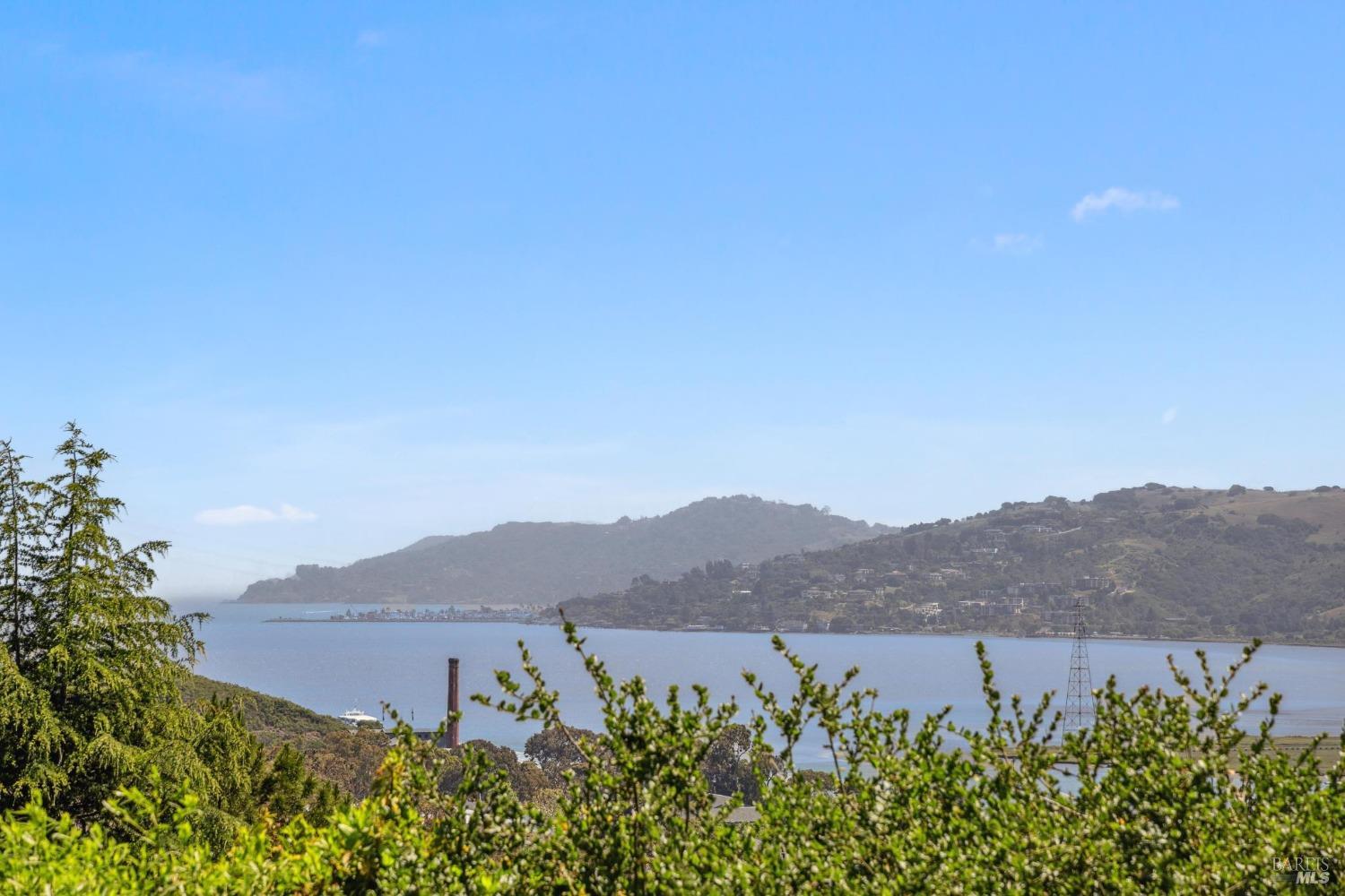 Detail Gallery Image 12 of 43 For 325 via La Cumbre Unkn, Greenbrae,  CA 94904 - 3 Beds | 3/1 Baths