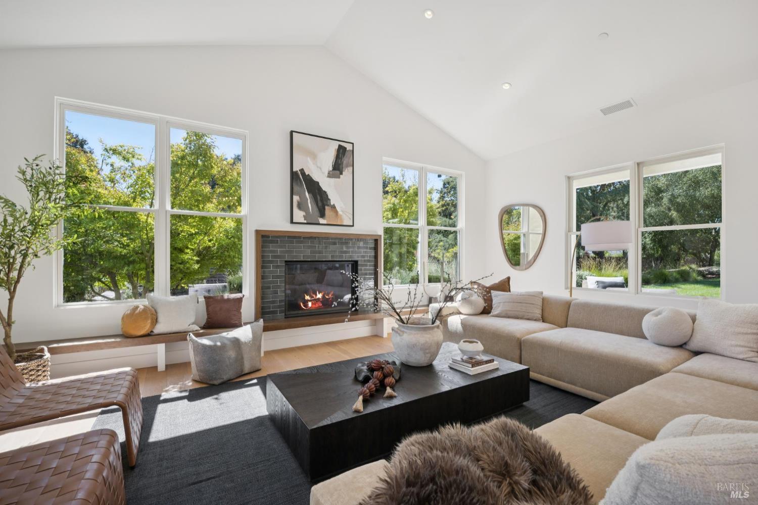 Detail Gallery Image 10 of 96 For 20685 5th St, Sonoma,  CA 95476 - 3 Beds | 3/1 Baths