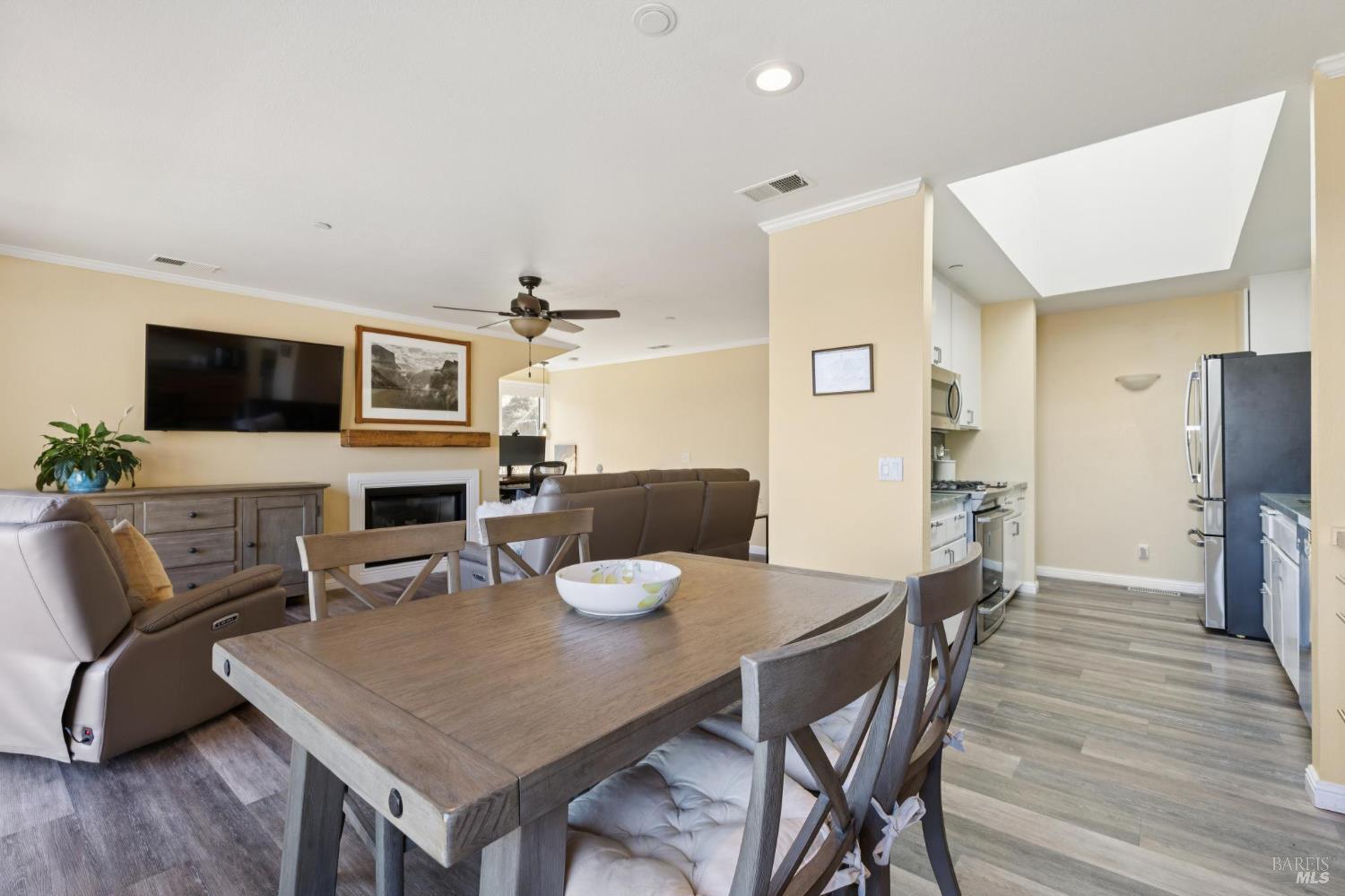 Detail Gallery Image 6 of 22 For 51 Laurel Dr, Corte Madera,  CA 94925 - 2 Beds | 2 Baths