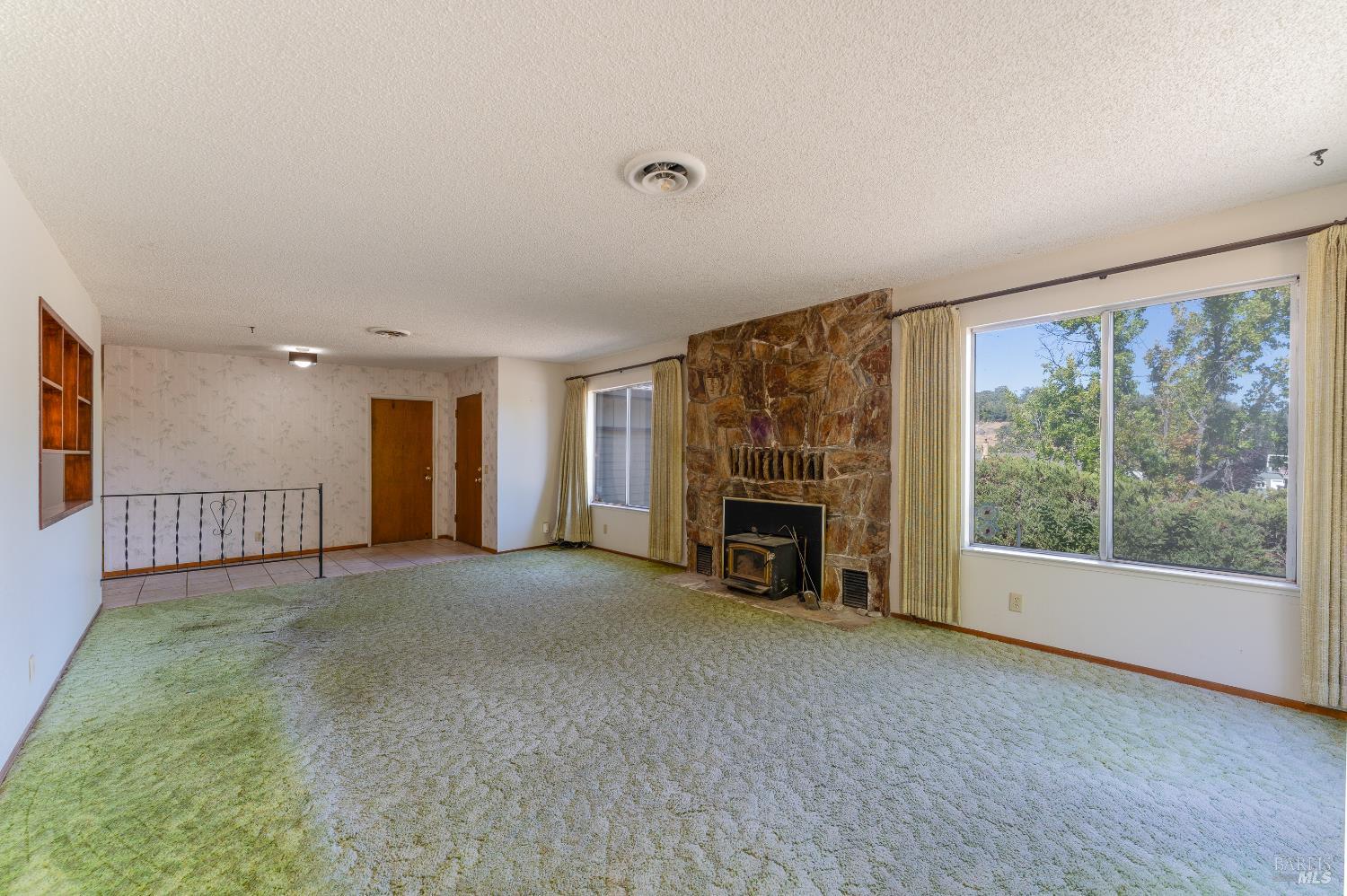 Detail Gallery Image 8 of 33 For 641 Blue Oak Dr, Ukiah,  CA 95482 - 4 Beds | 2 Baths