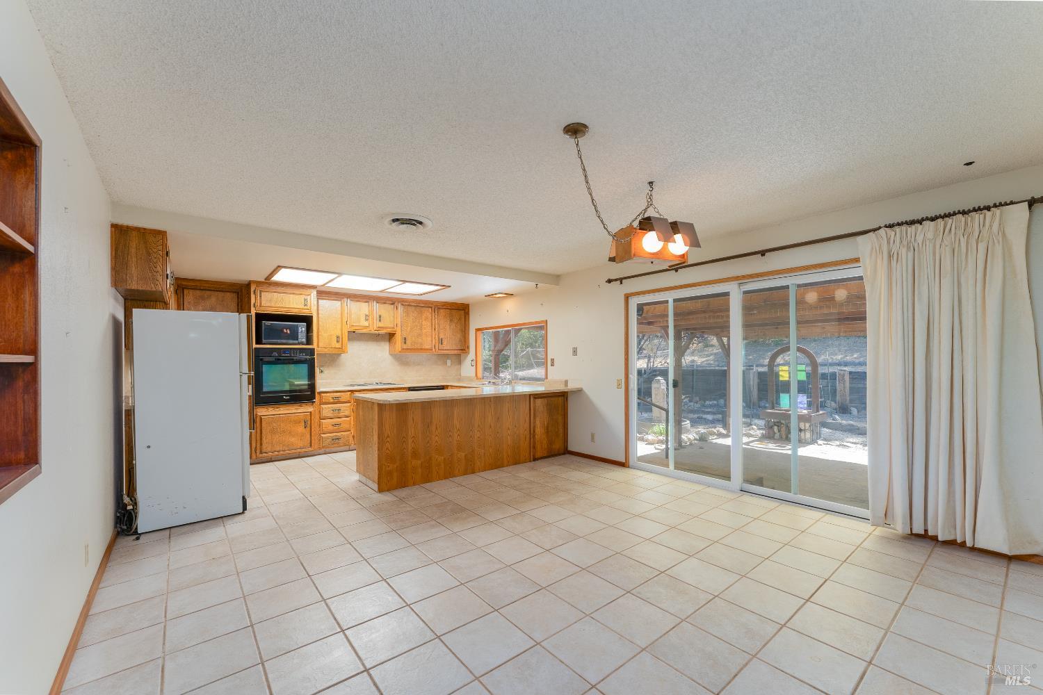 Detail Gallery Image 9 of 33 For 641 Blue Oak Dr, Ukiah,  CA 95482 - 4 Beds | 2 Baths