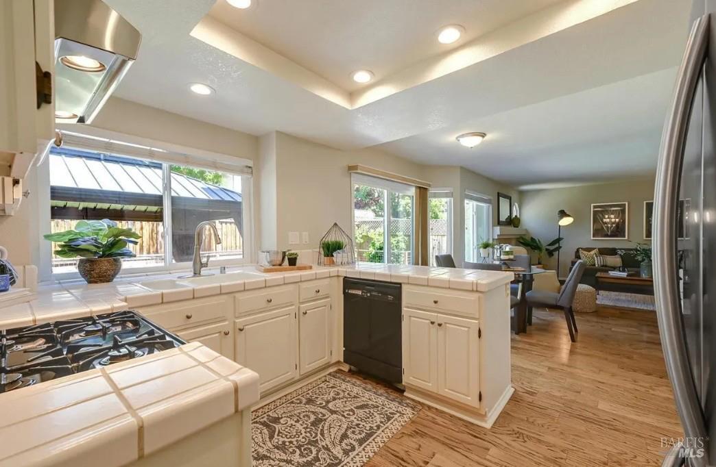 Detail Gallery Image 3 of 11 For 369 Summer Rain Dr, Windsor,  CA 95492 - 3 Beds | 2/1 Baths