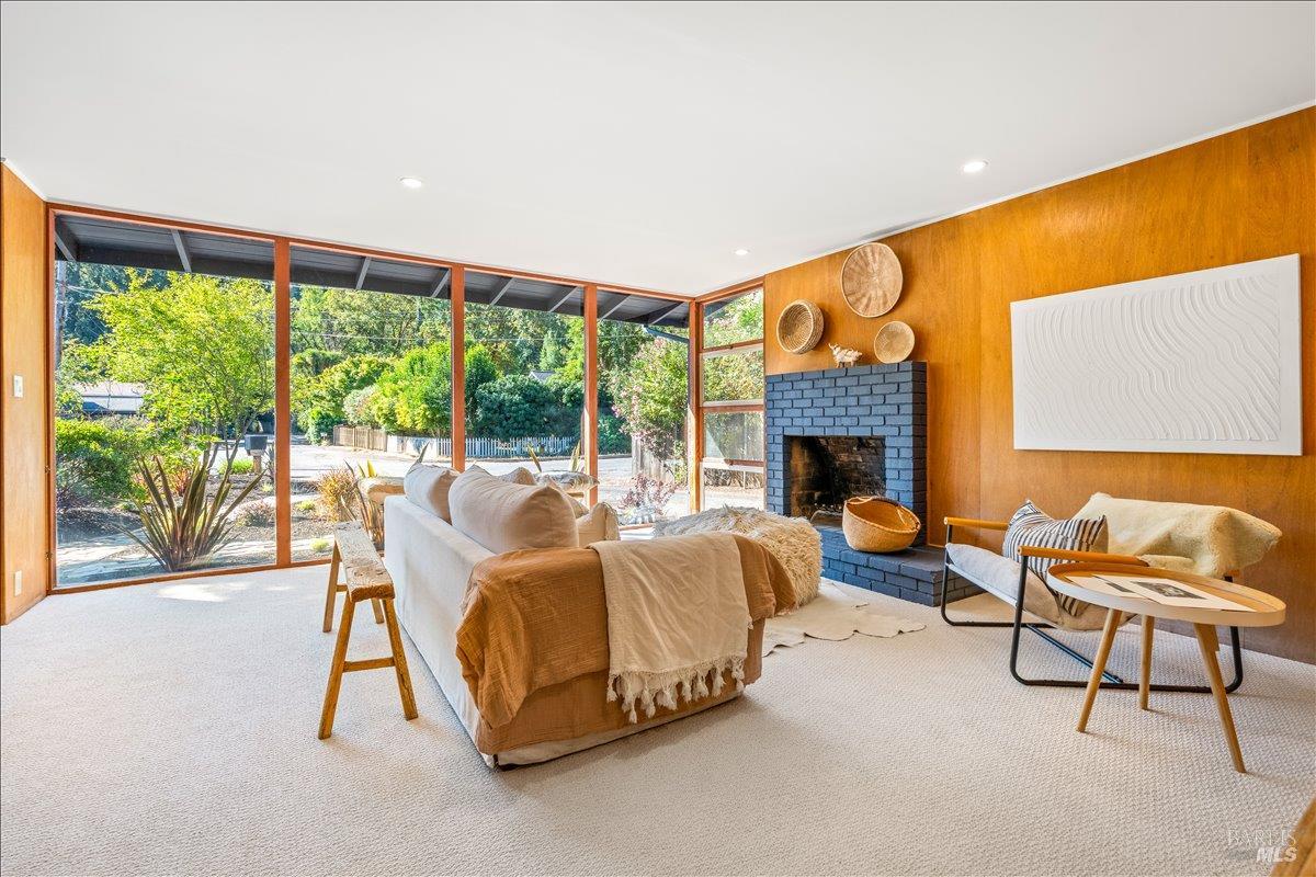 Detail Gallery Image 3 of 24 For 84 Canyon Rd, Fairfax,  CA 94930 - 3 Beds | 1 Baths