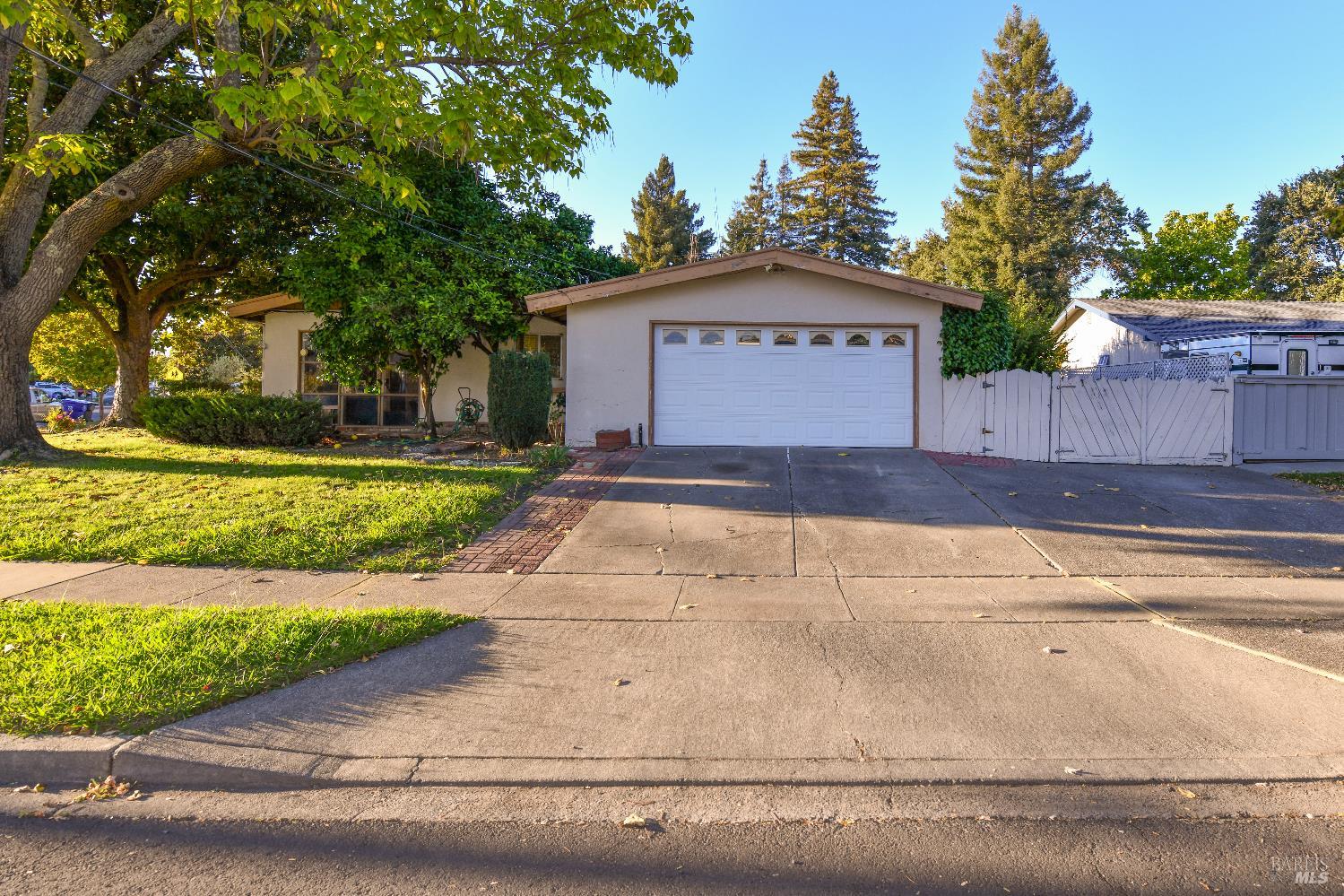 Detail Gallery Image 4 of 27 For 3520 Beckworth Dr, Napa,  CA 94558 - 3 Beds | 2 Baths